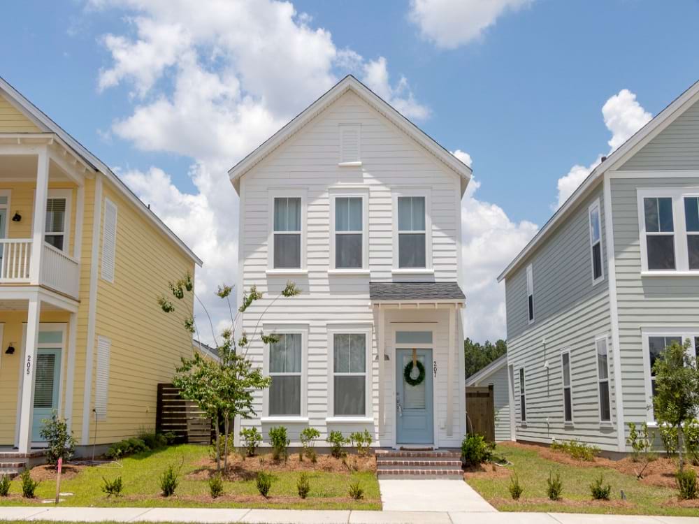 SaussyBurbank NewHomeExterior