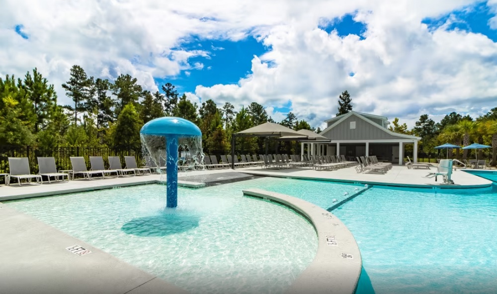 Pool at BradfordPointe by Centex
