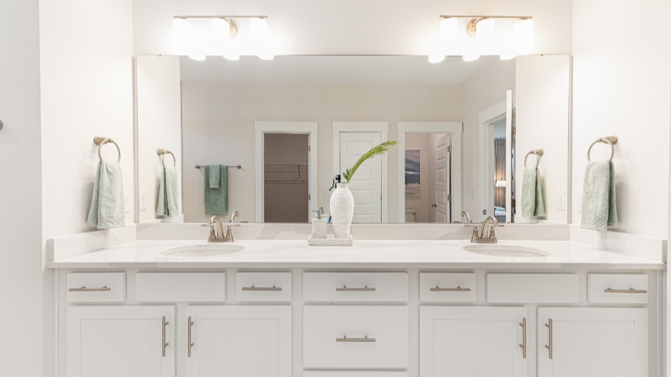 KeenelandMasterBath3 at RushlandPlantation by DRBHomes