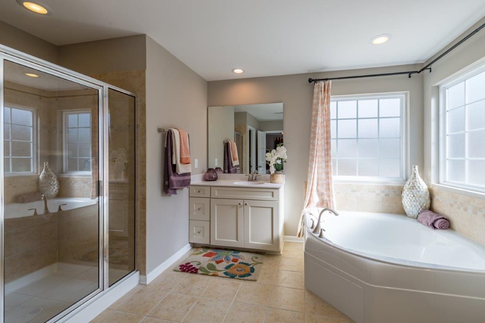 GraysonMasterBath at CoosawPreserve by Lennar