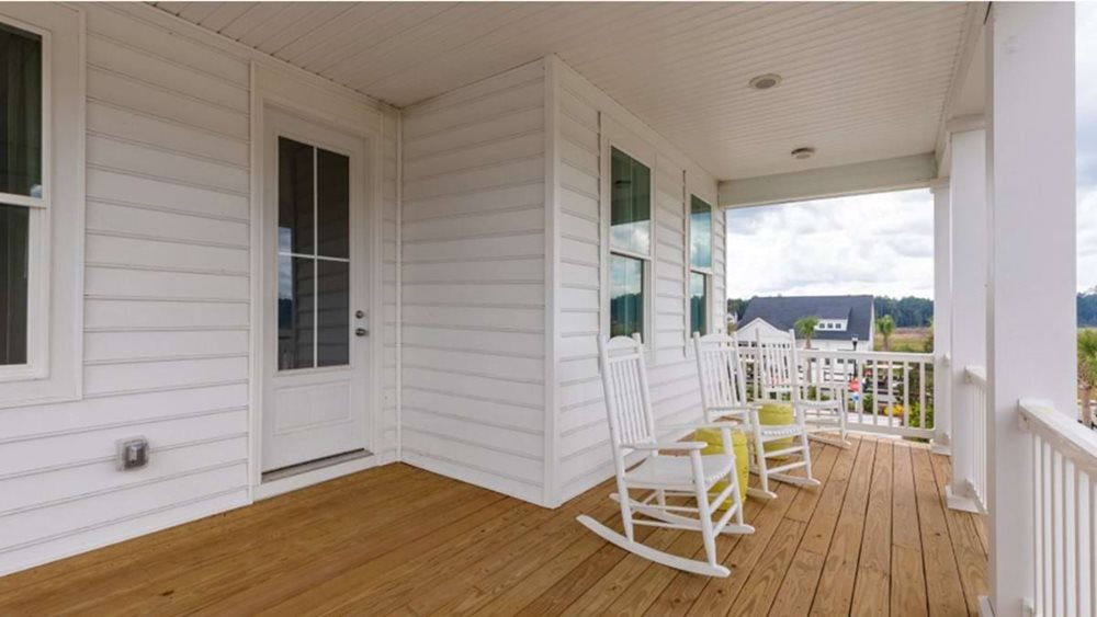 SummersCorner TheVillage ElliotPorch2