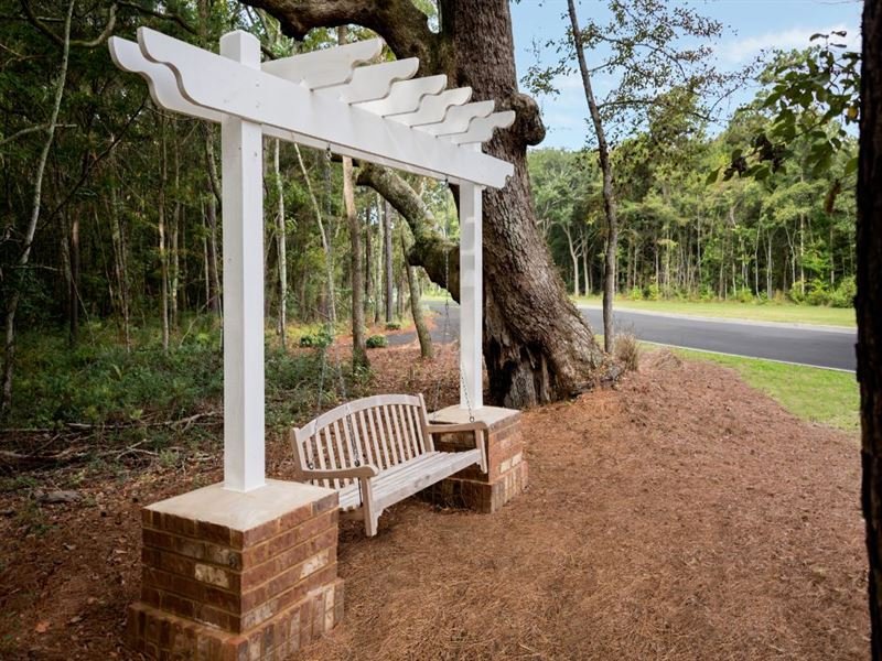 Bench at TupeloRow by CalAtlantic
