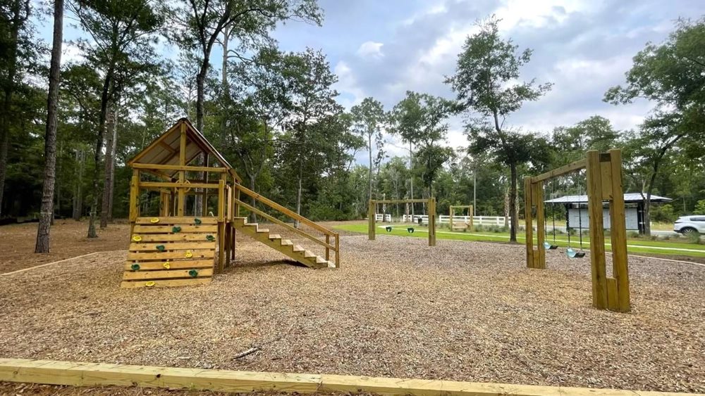 Playground at GleasonFarm by Mungo