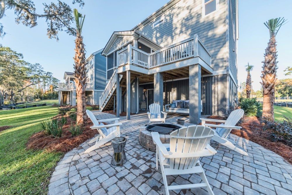 Patio at TurnersPointe by Pulte