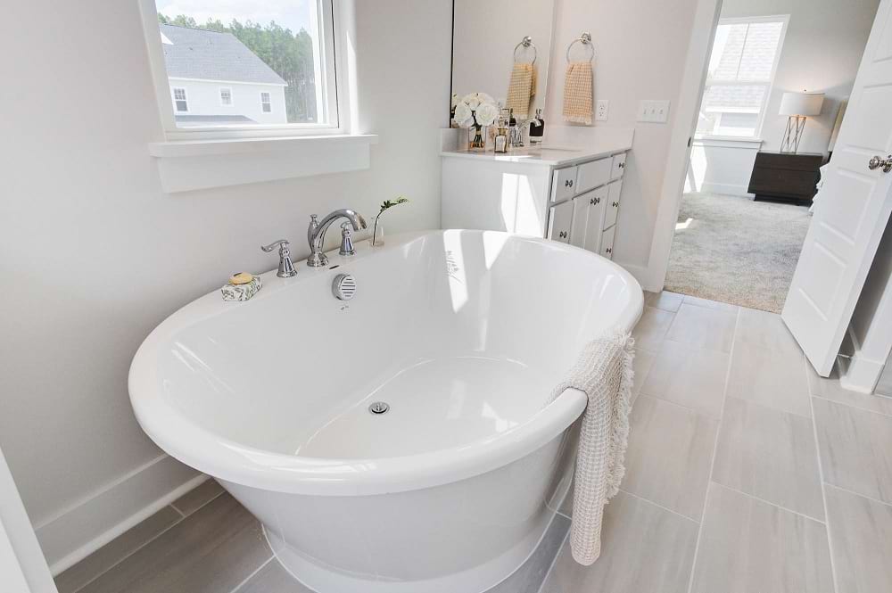 SaussyBurbank Bathtub