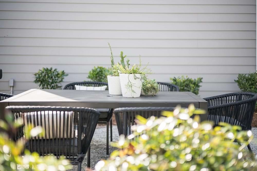 SaussyBurbank OutdoorLiving