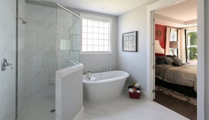 The Ponds Kolter Glenmore Model Master Bathroom