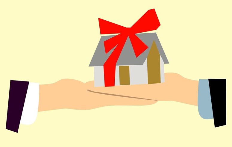 Holiday Home Shopping Graphic
